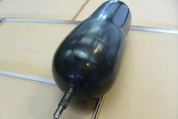 蓄能器里面的液壓油有哪些污染與危害？ 圖1